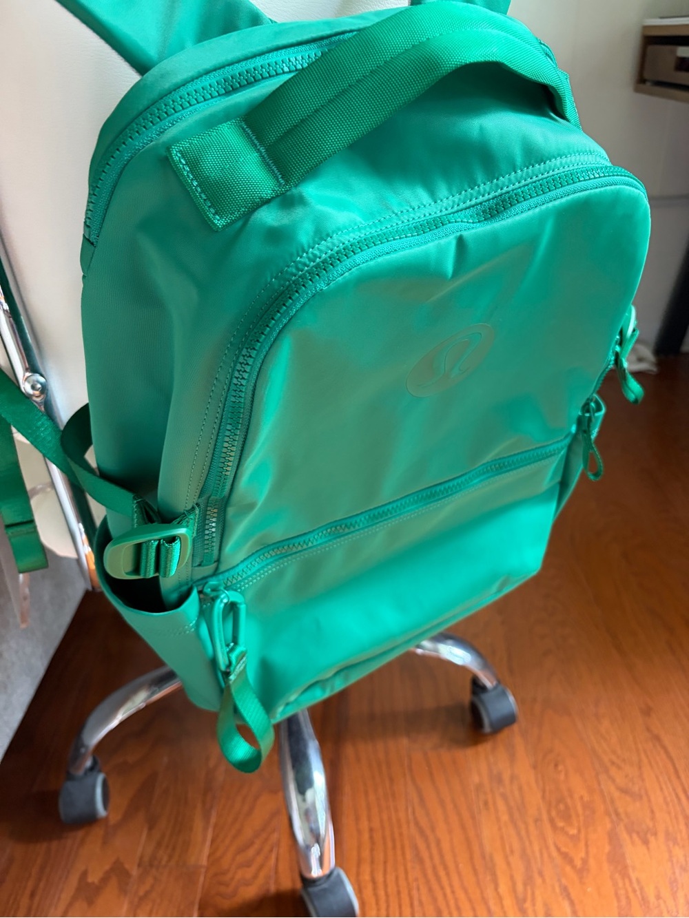 lululemon Crew Green Backpack 20L - Picture 10 of 11